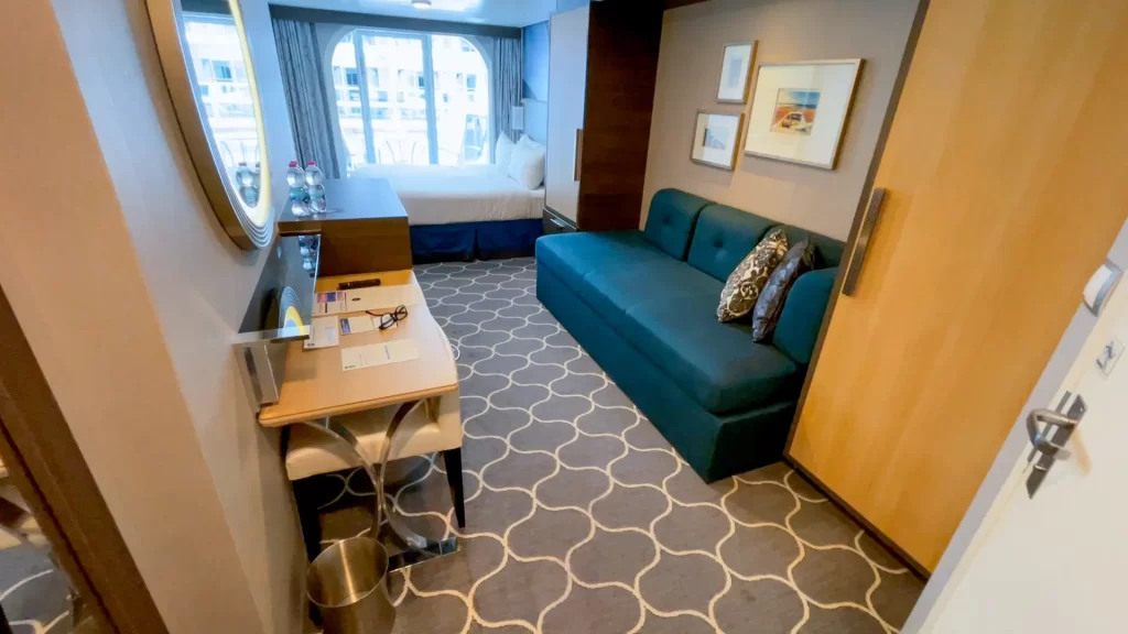 Stateroom 10189 - View from the entrance.
